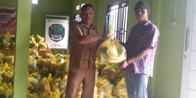 Read more about the article RAMADHAN PENUH BERKAH PT TITAN SALURKAN BANTUAN SEMBAKO