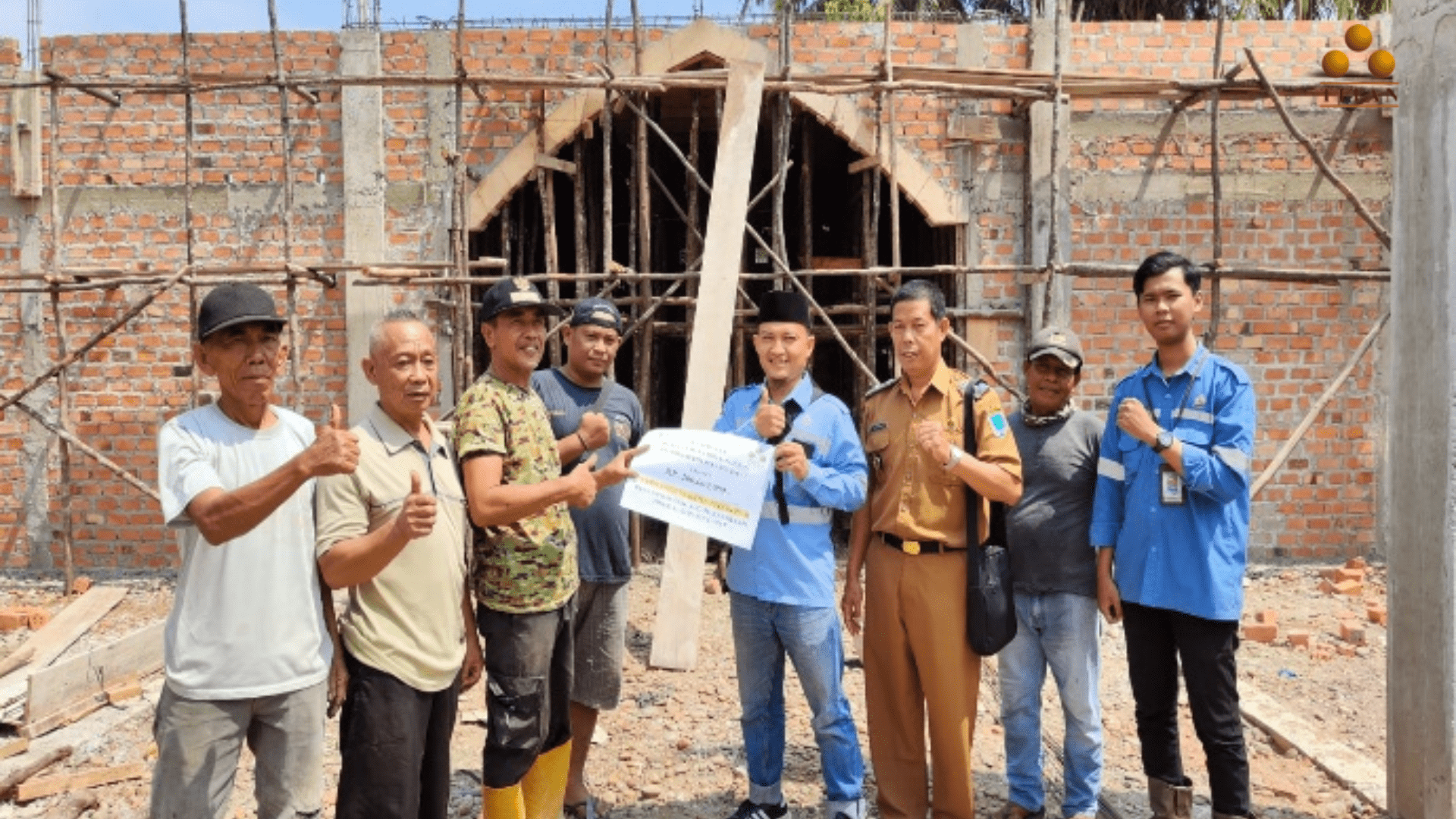 Read more about the article PT. Banjarsari Pribumi Membantu Pembangunan Masjid Raudhatul Ubbudiyah di Desa Banjar Sari
